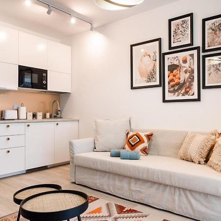 Wola Cosy White Apartment ワルシャワ エクステリア 写真