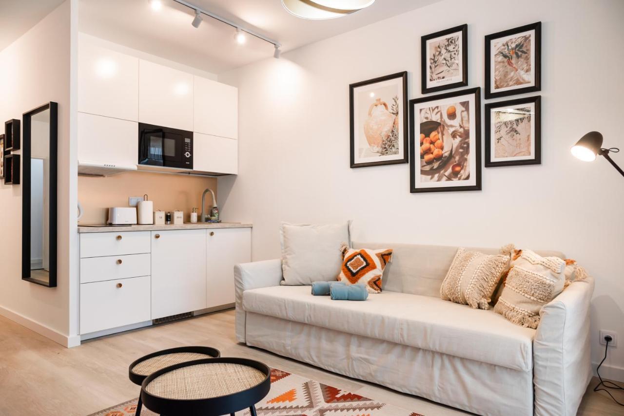 Wola Cosy White Apartment ワルシャワ エクステリア 写真