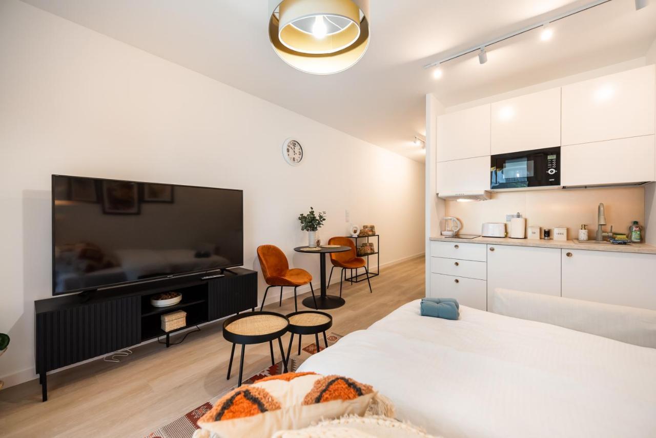 Wola Cosy White Apartment ワルシャワ エクステリア 写真