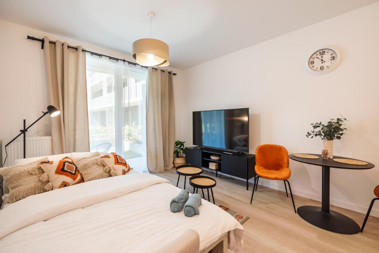 Wola Cosy White Apartment ワルシャワ エクステリア 写真